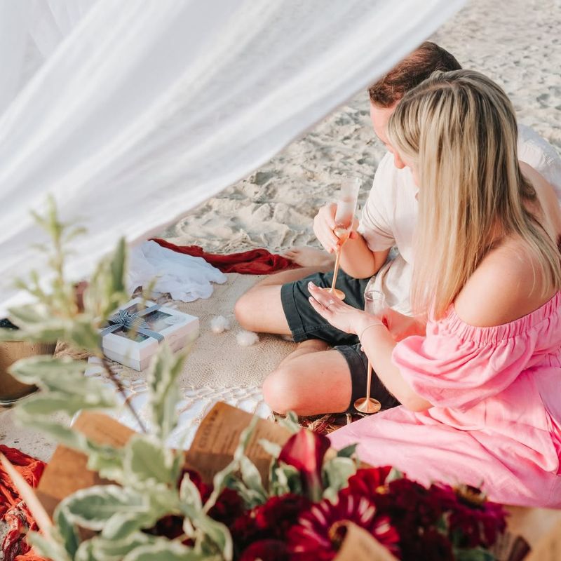 noosa picnics couple